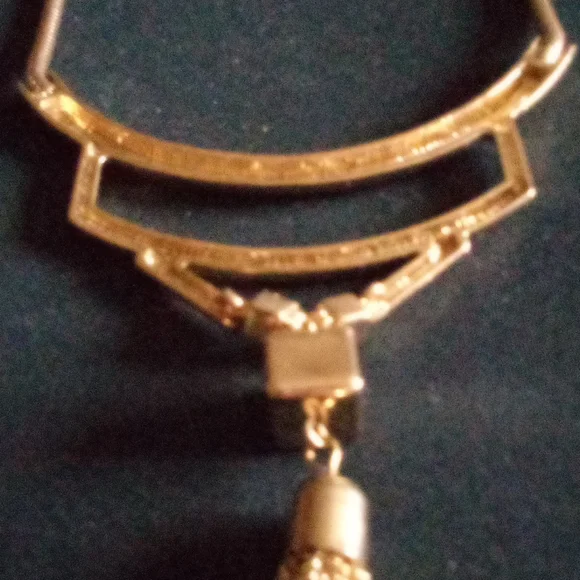 Beautiful Vintage Gold Tone Statement Necklace with Tassel - Picture 3 of 11